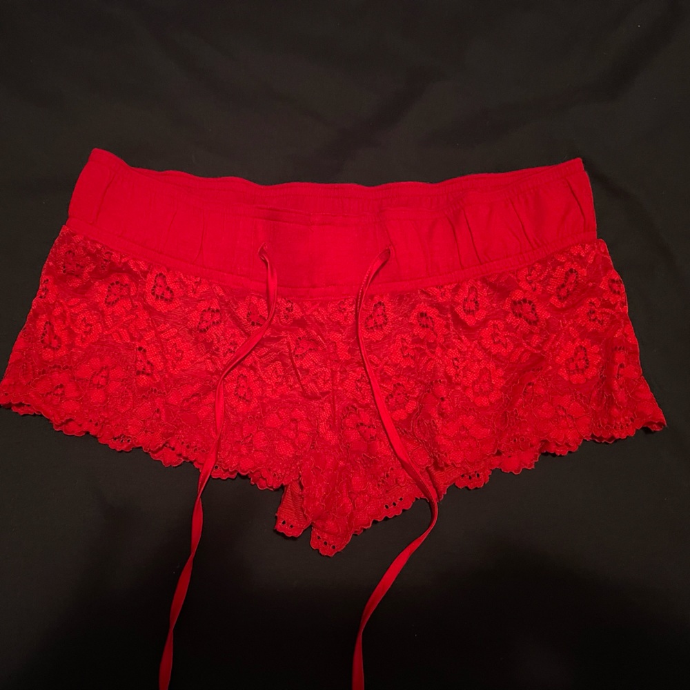 ⭐️3 for 30$⭐️ 
Lace booty shorts